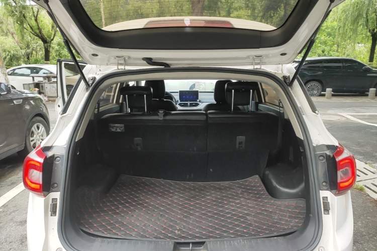 Used Baojun 510 2017 1.5L Manual Fashion Model Trunk