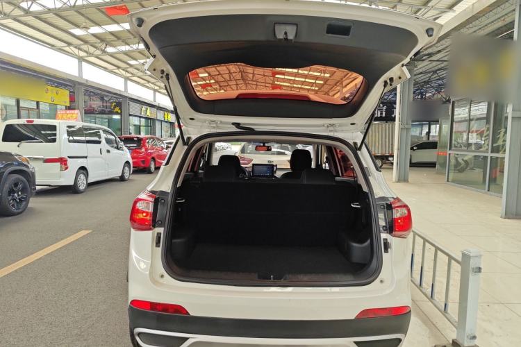 Used Baojun 510 2017 1.5L manual Comfort trim Trunk