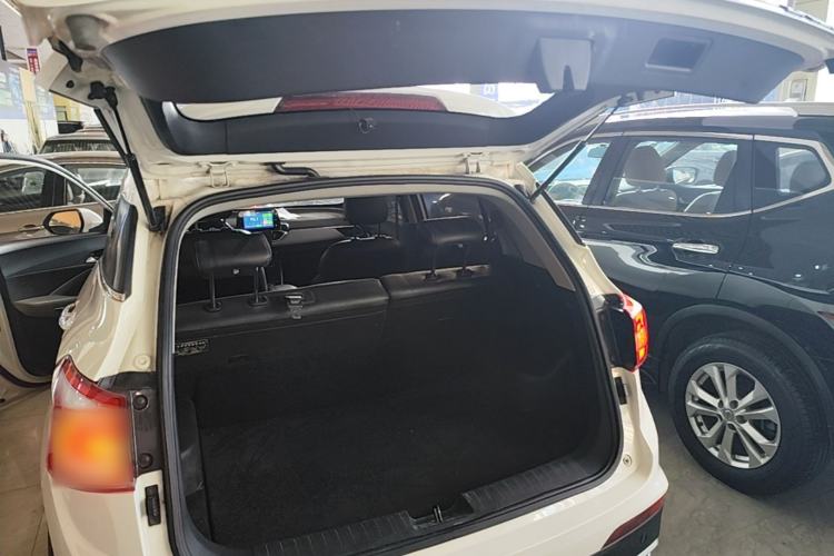 Used Baojun 510 2017 1.5L Automatic Fashion Model Trunk