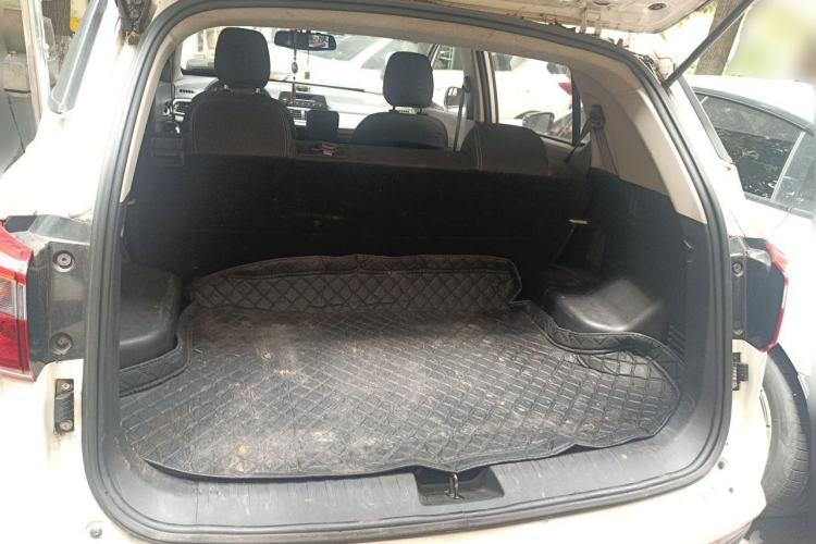 Used Baojun 510 2017 1.5L manual Comfort trim Trunk