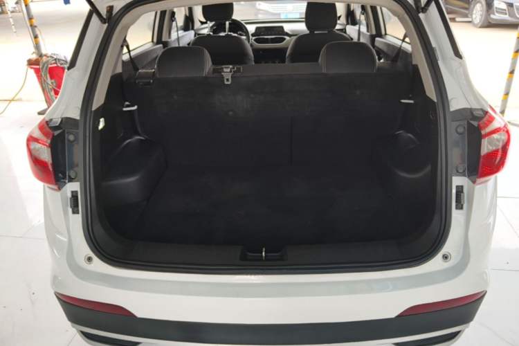 Used Baojun 510 2017 1.5L manual Comfort trim Trunk