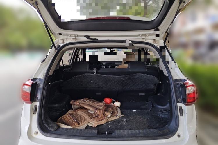 Used Baojun 510 2017 1.5L manual Comfort trim Trunk