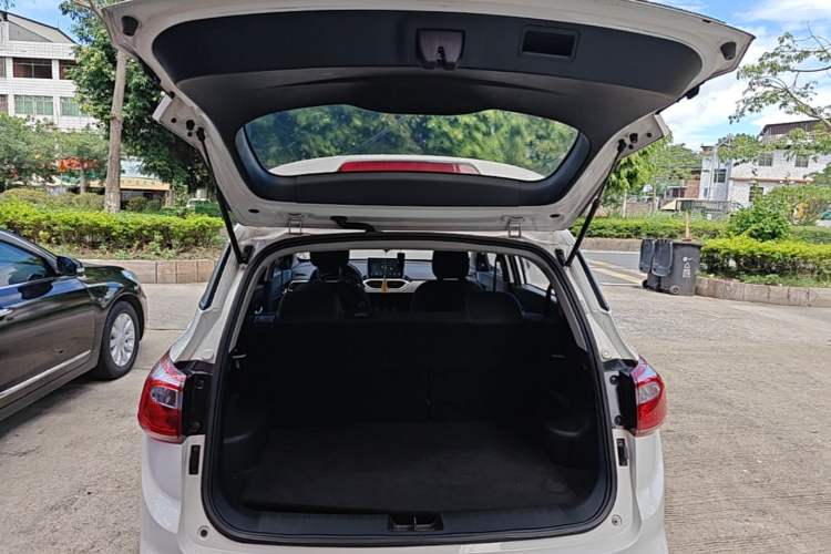 Used Baojun 510 2017 1.5L manual Comfort trim Trunk