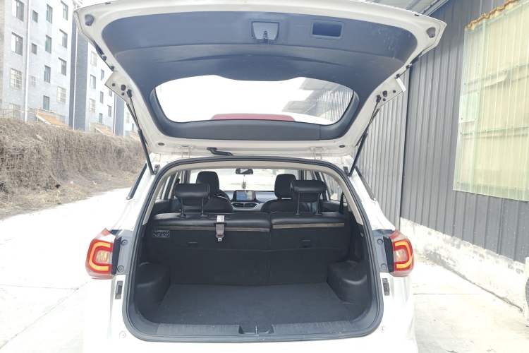 Used Baojun 510 2017 1.5L Manual Fashion Model Trunk