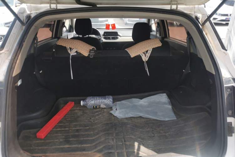 Used Baojun 510 2017 1.5L manual Comfort trim Trunk