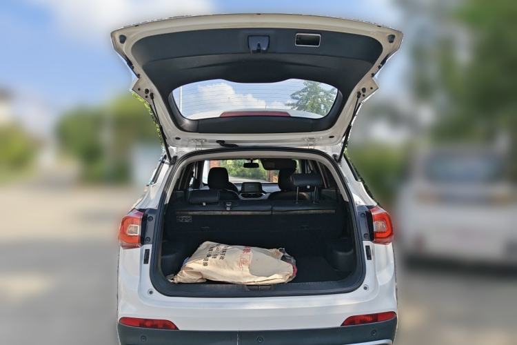 Used Baojun 510 2017 1.5L Automatic Fashion Model Trunk