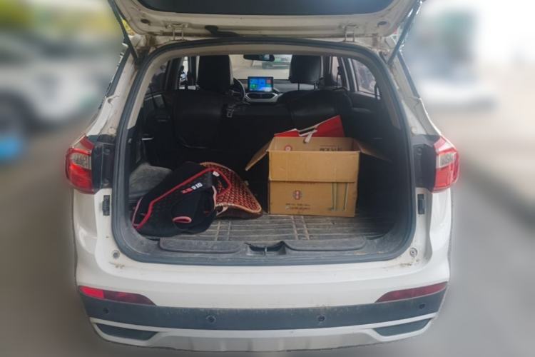 Used Baojun 510 2017 1.5L manual Comfort trim Trunk