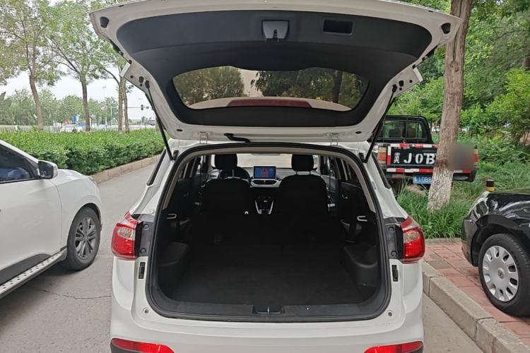 Used Baojun 510 2017 1.5L manual Comfort trim Trunk