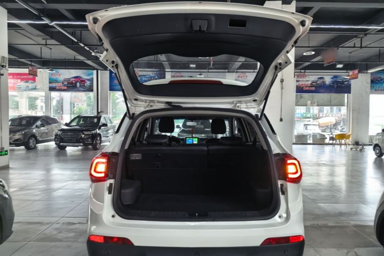 Used Baojun 510 2017 1.5L Automatic Fashion Model Trunk