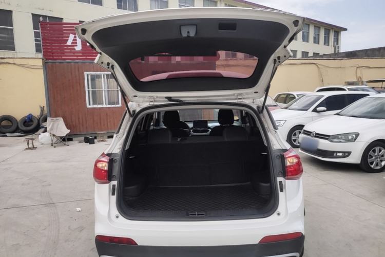 Used Baojun 510 2017 1.5L manual Comfort trim Trunk