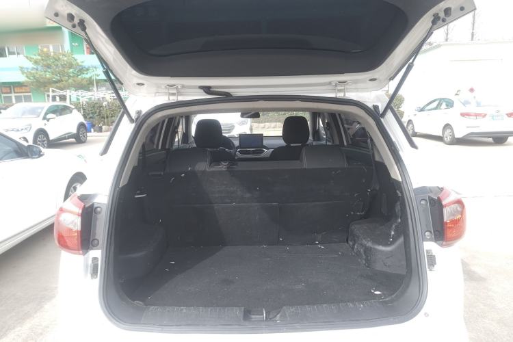 Used Baojun 510 2017 1.5L manual Comfort trim Trunk