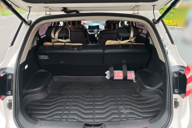 Used Baojun 510 2017 1.5L Automatic Fashion Model Trunk