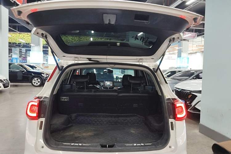 Used Baojun 510 2017 1.5L Automatic Luxury Model Trunk