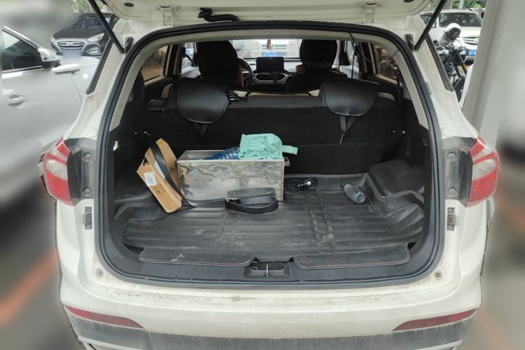 Used Baojun 510 2017 1.5L manual Comfort trim Trunk