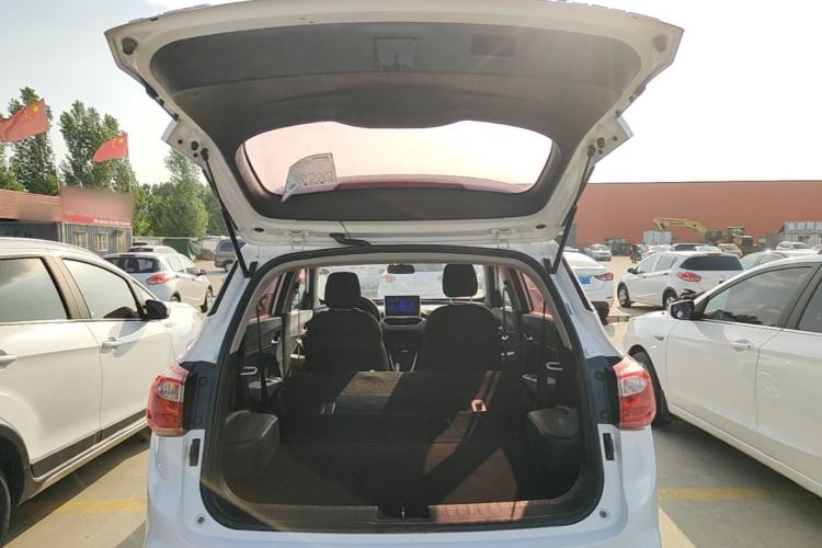 Used Baojun 510 2017 1.5L manual Comfort trim Trunk