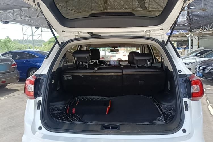 Used Baojun 510 2017 1.5L Automatic Fashion Model Trunk