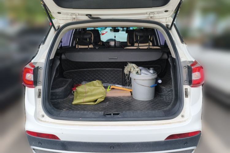 Used Baojun 510 2017 1.5L Automatic Fashion Model Trunk