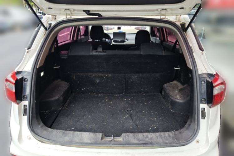 Used Baojun 510 2017 1.5L manual Comfort trim Trunk