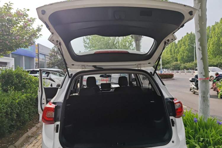 Used Baojun 510 2017 1.5L manual Comfort trim Trunk