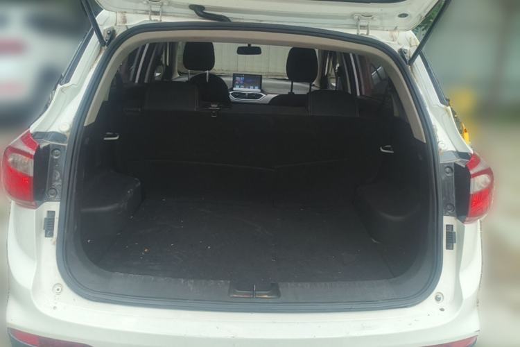 Used Baojun 510 2017 1.5L manual Comfort trim Trunk