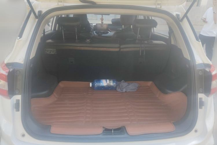 Used Baojun 510 2017 1.5L manual Comfort trim Trunk