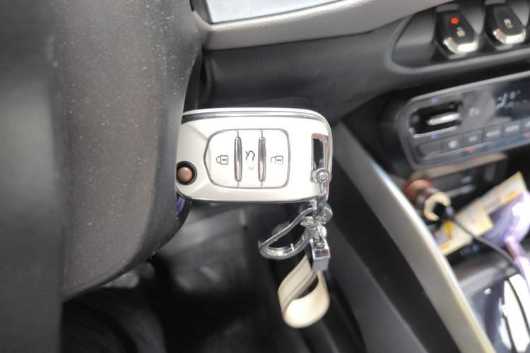 Used Baojun 510 2017 1.5L Automatic Fashion Model Vehicle Key