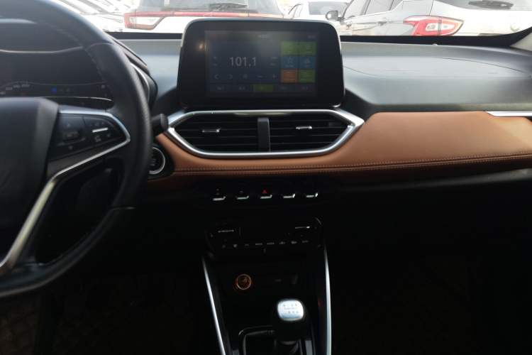 Used Baojun 510 2017 1.5L Manual Luxury Model Audio And AC Panel