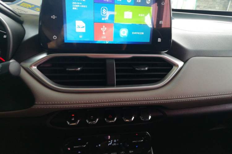 Used Baojun 510 2017 1.5L Automatic Fashion Model Audio And AC Panel