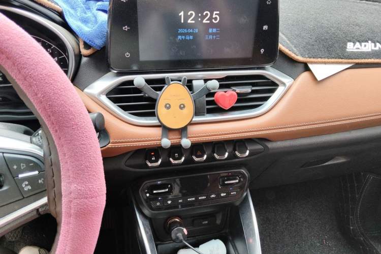 Used Baojun 510 2017 1.5L Manual Luxury Model Audio And AC Panel