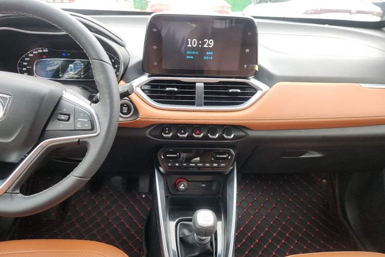 Used Baojun 510 2017 1.5L Manual Luxury Model Audio And AC Panel