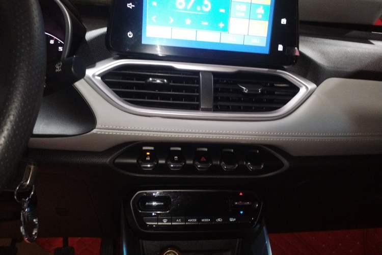Used Baojun 510 2017 1.5L Manual Fashion Model Audio And AC Panel