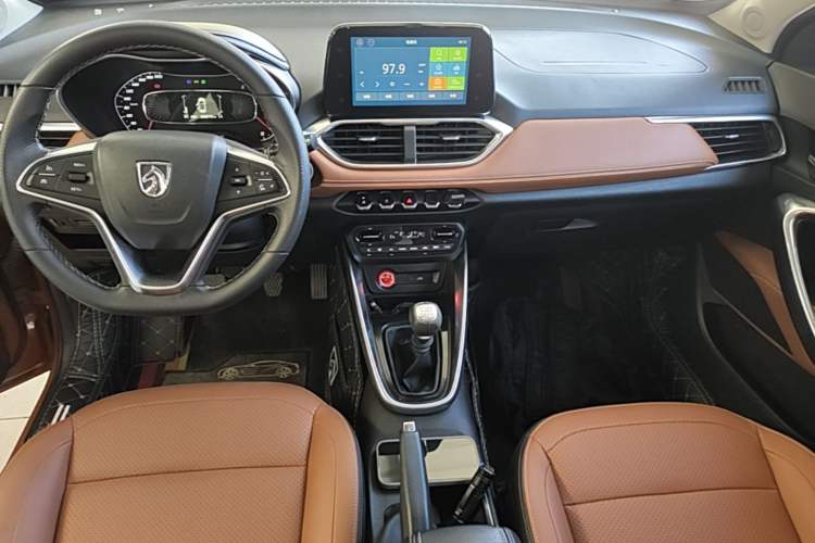 Used Baojun 510 2017 1.5L Manual Luxury Model Audio And AC Panel