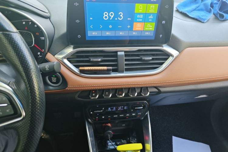 Used Baojun 510 2017 1.5L Manual Luxury Model Audio And AC Panel