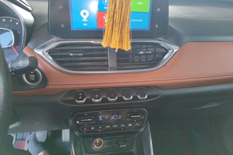 Used Baojun 510 2017 1.5L Manual Luxury Model Audio And AC Panel