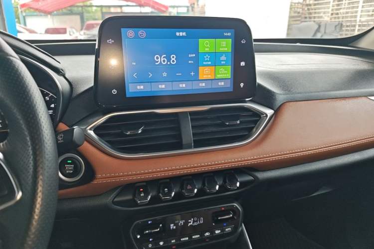 Used Baojun 510 2017 1.5L Manual Luxury Model Audio And AC Panel