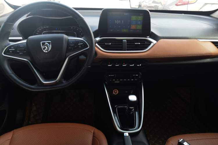 Used Baojun 510 2017 1.5L Manual Luxury Model Center Console