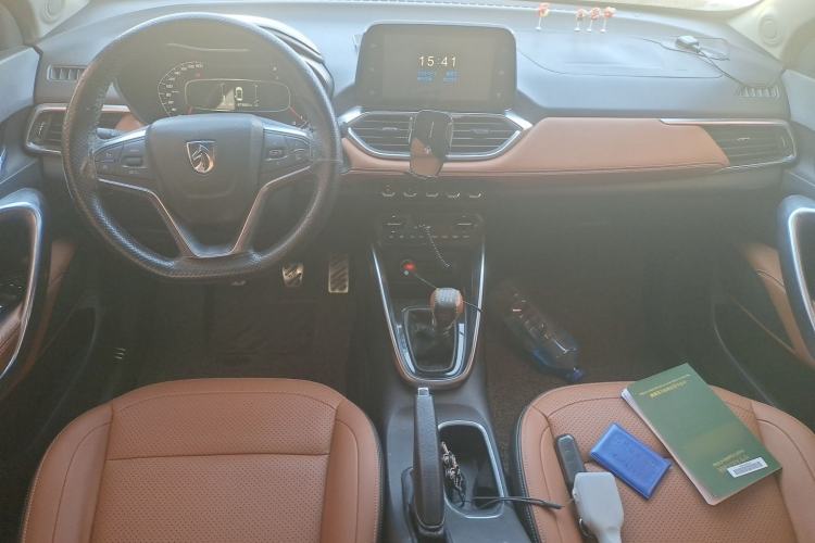 Used Baojun 510 2017 1.5L Manual Luxury Model Center Console