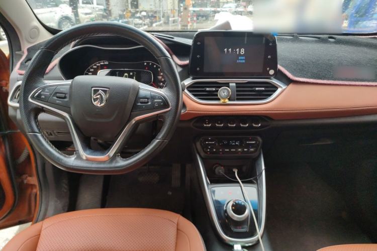 Used Baojun 510 2017 1.5L Automatic Luxury Model Center Console