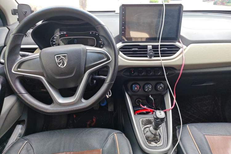 Used Baojun 510 2017 1.5L manual Comfort trim Center Console