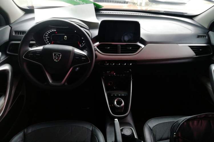 Used Baojun 510 2017 1.5L Automatic Fashion Model Center Console