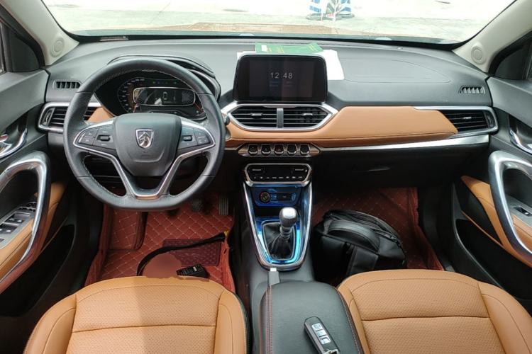 Used Baojun 510 2017 1.5L Manual Luxury Model Center Console