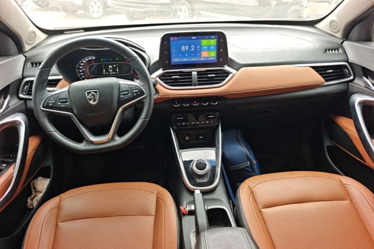 Used Baojun 510 2017 1.5L Automatic Luxury Model Center Console