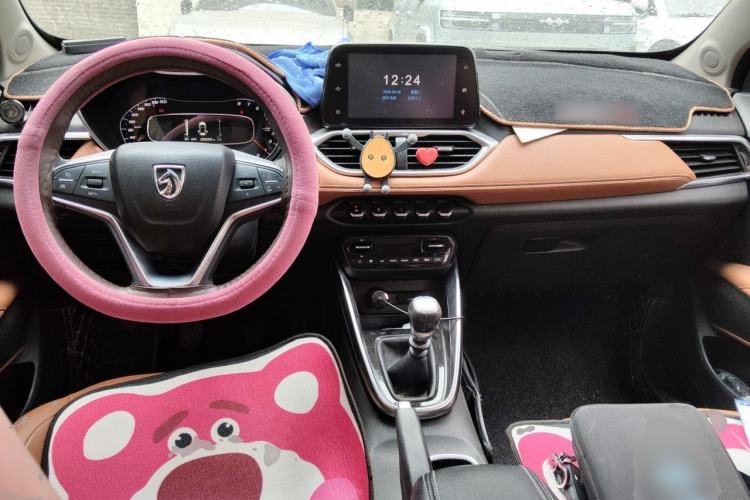 Used Baojun 510 2017 1.5L Manual Luxury Model Center Console