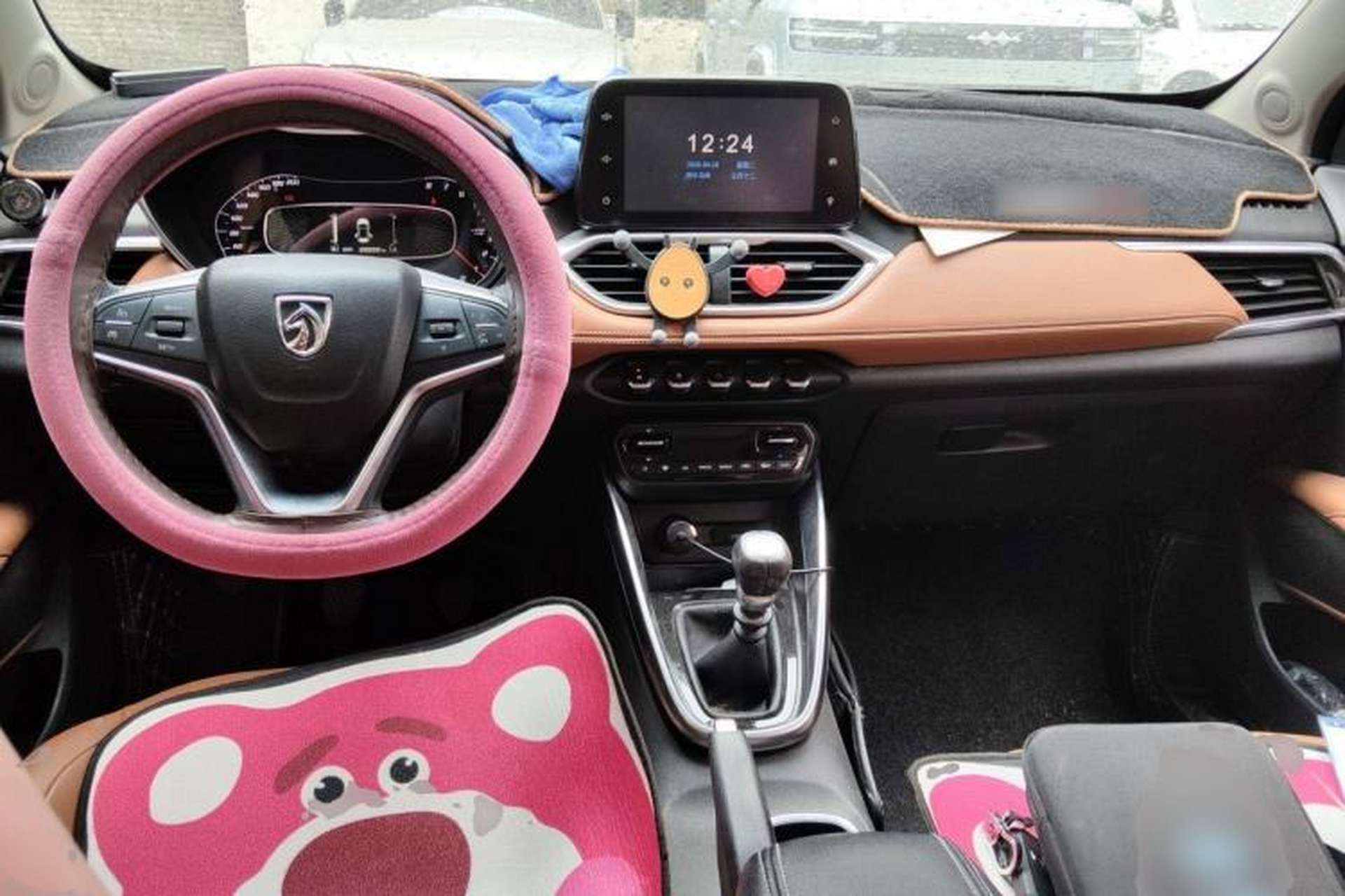 Used Baojun 510 2017 1.5L Manual Luxury Model Center Console