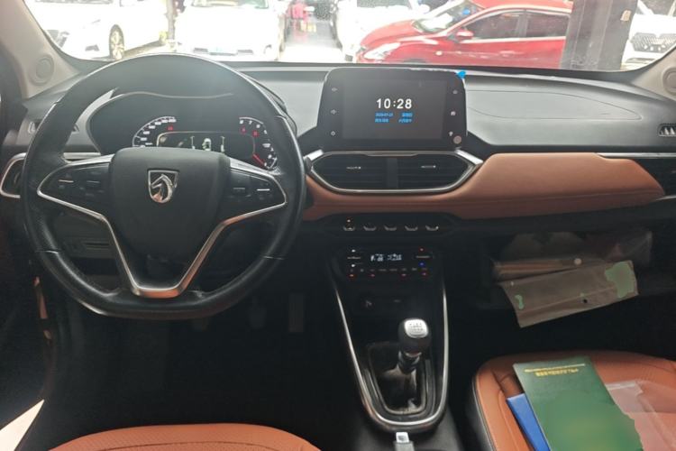 Used Baojun 510 2017 1.5L Manual Luxury Model Center Console