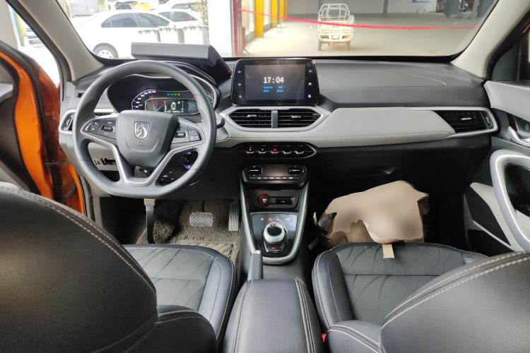 Used Baojun 510 2017 1.5L Automatic Fashion Model Center Console