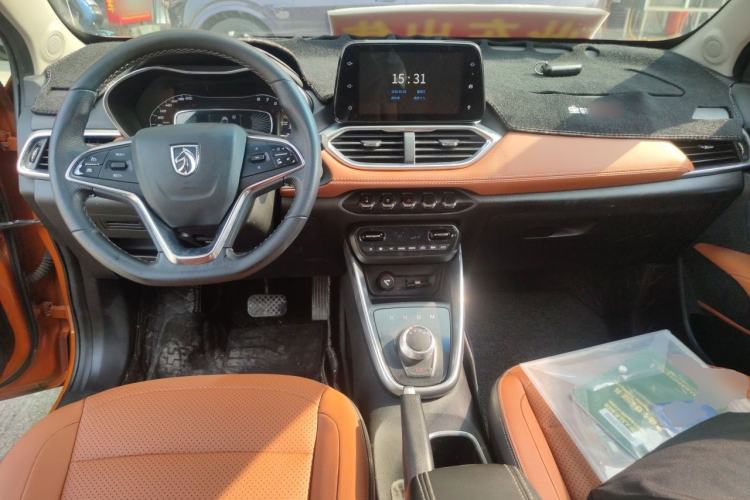 Used Baojun 510 2017 1.5L Automatic Luxury Model Center Console