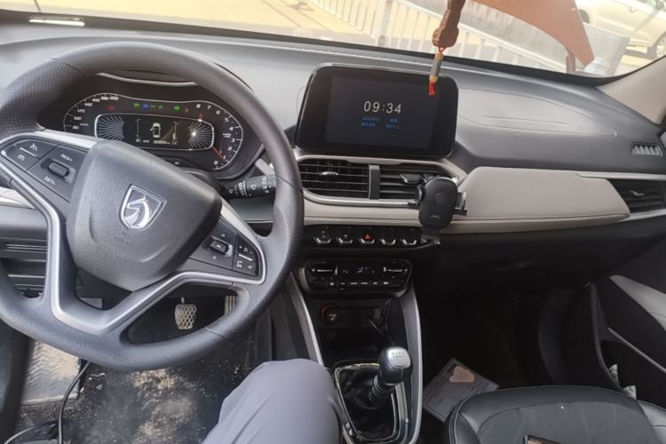 Used Baojun 510 2017 1.5L Manual Fashion Model Center Console