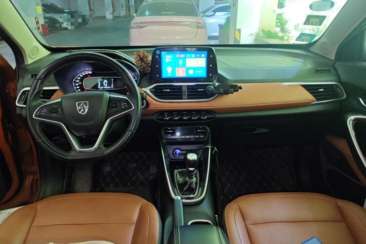 Used Baojun 510 2017 1.5L Manual Luxury Model Center Console
