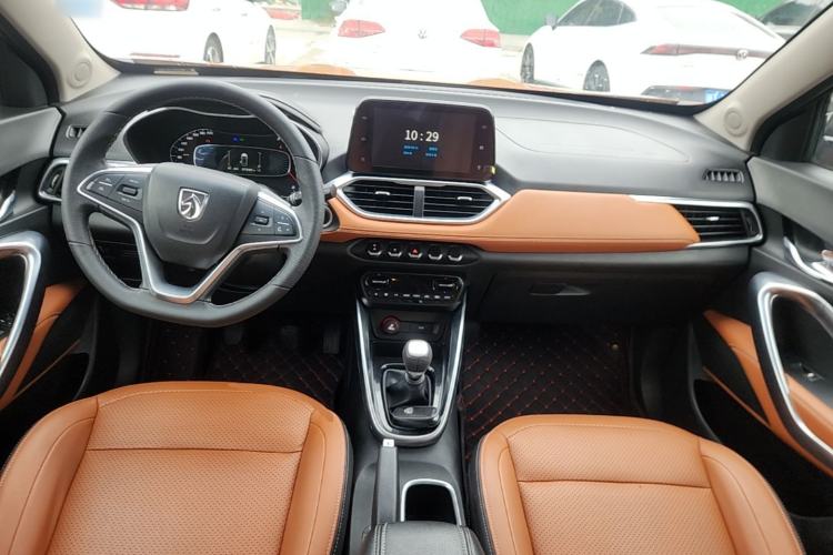 Used Baojun 510 2017 1.5L Manual Luxury Model Center Console